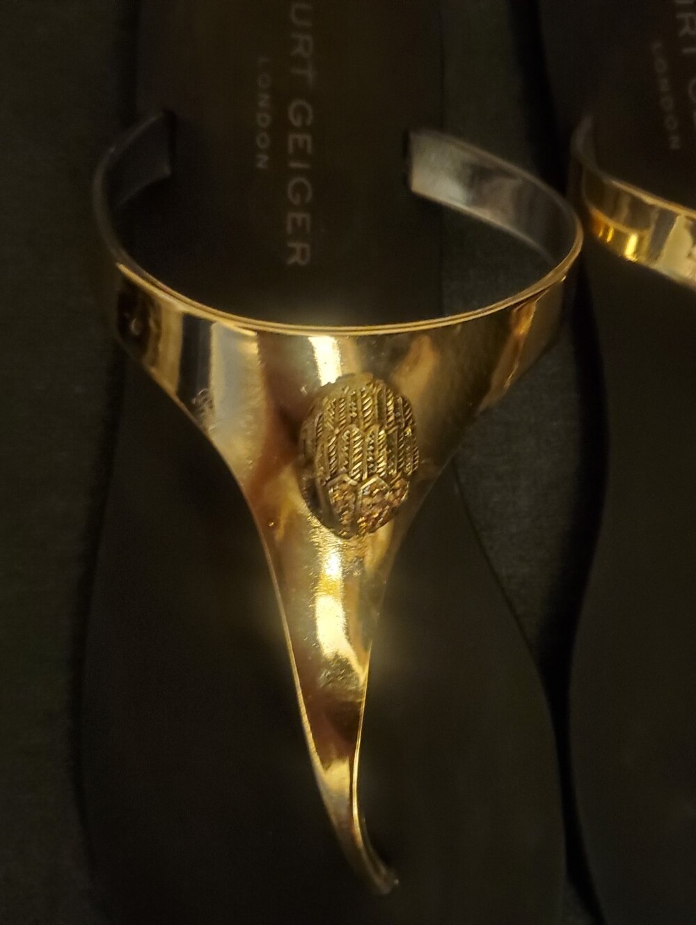 KURT GEIGER Women's Gold Metallic MADDISON TBar Thong Sandals NWOT WOB SIZE 10 - Picture 5 of 10